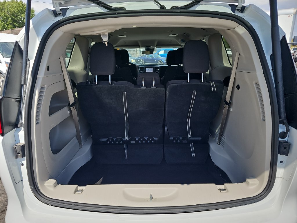 Used 2023 Chrysler Voyager LX FWD image 12
