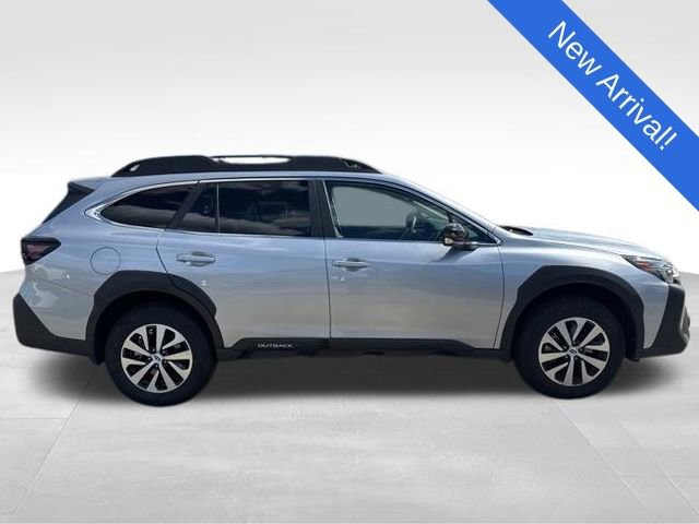 Used 2025 Subaru Outback Premium AWD/4WD image 8