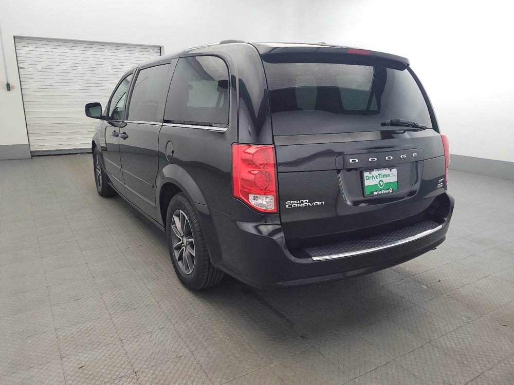 Used 2017 Dodge Grand Caravan SXT image 5