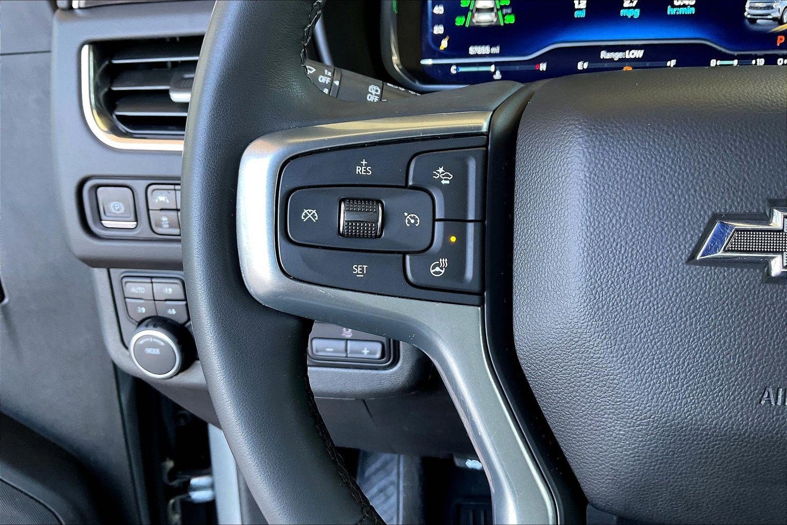 Used 2023 Chevrolet Suburban Z71 w/ Luxury Package image 12