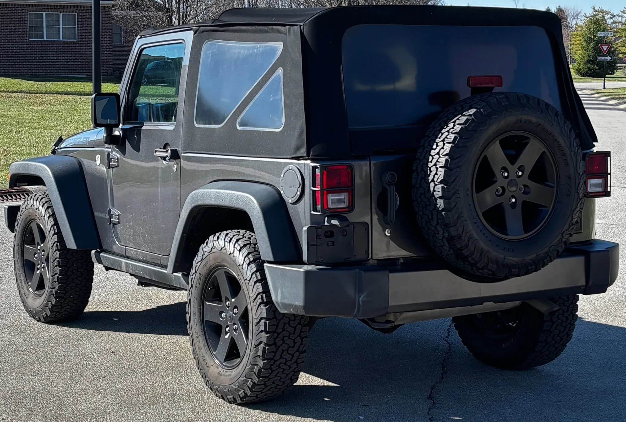 Used 2017 Jeep Wrangler Sport AWD/4WD image 3