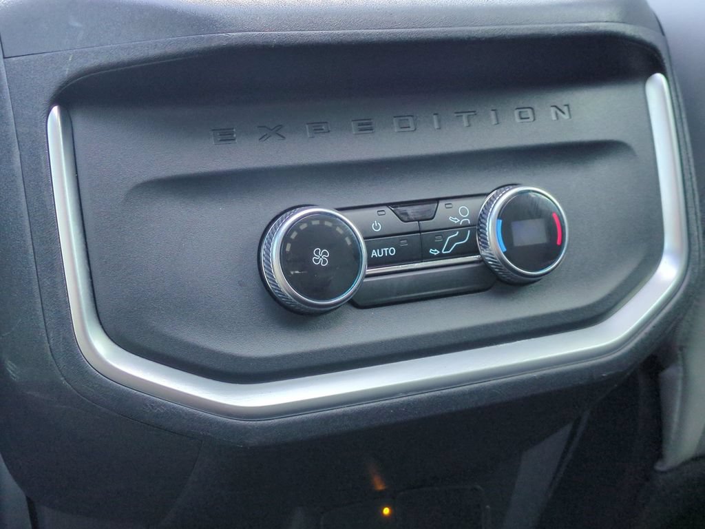 Certified 2025 Ford Expedition Active AWD/4WD image 27