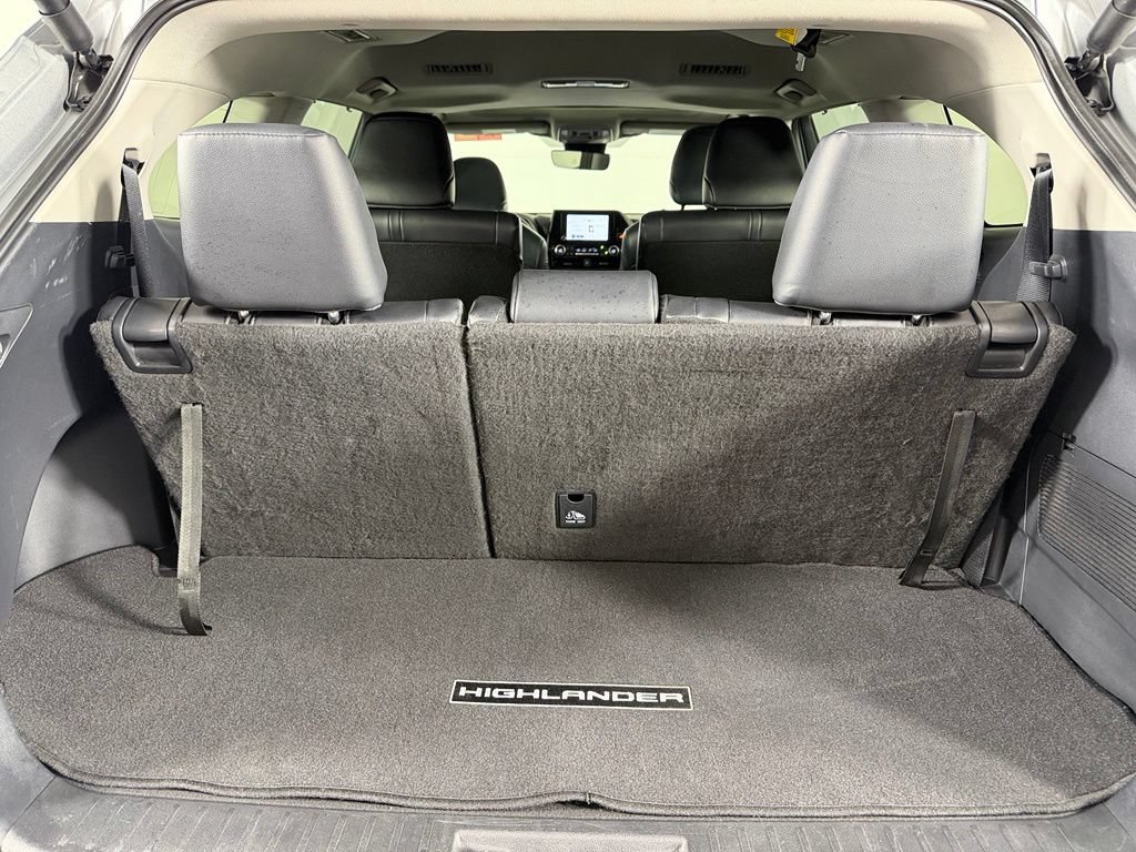 Used 2025 Toyota Highlander XLE FWD image 19