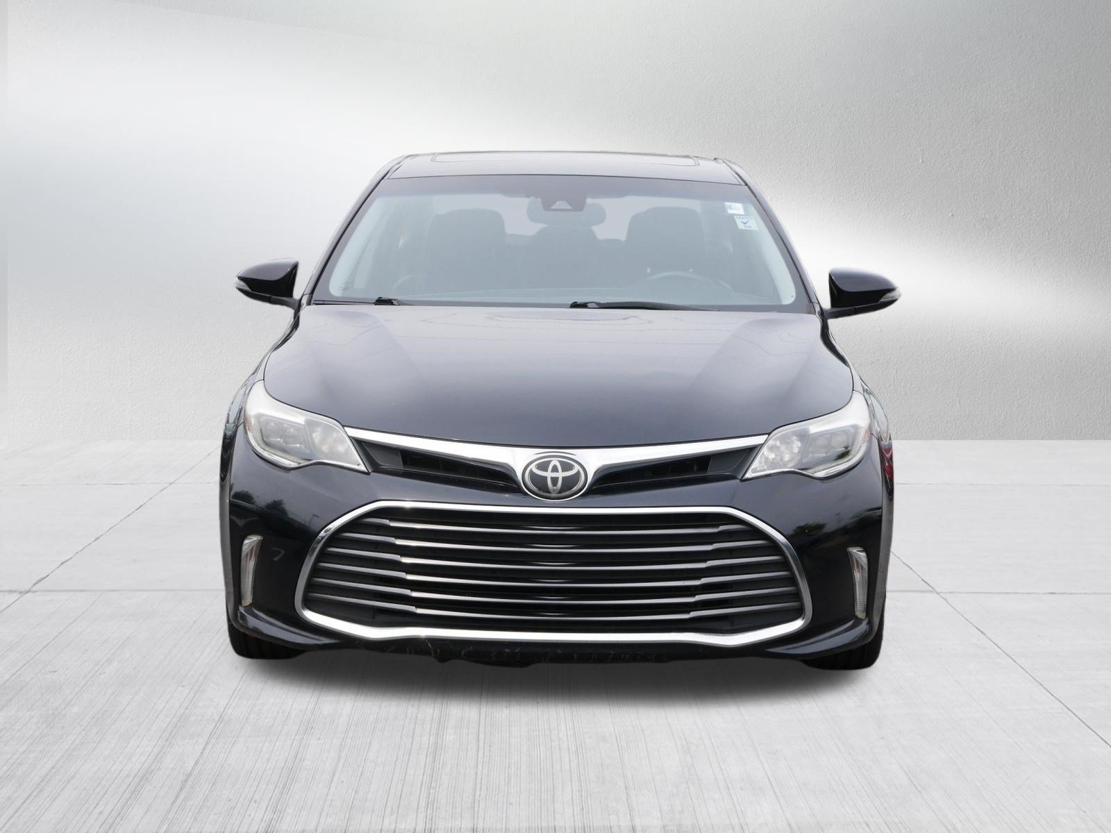 Used 2016 Toyota Avalon Limited w/ Toyota Safety Sense Package FWD image 2