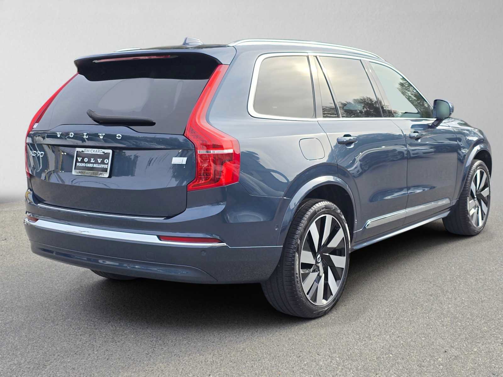 Used 2023 Volvo XC90 T8 Ultimate w/ Protection Package Premier AWD/4WD image 4