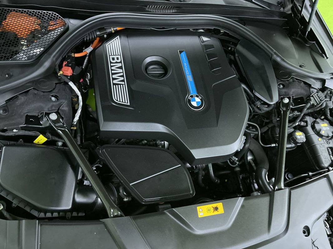 Used 2018 BMW 740e xDrive image 32