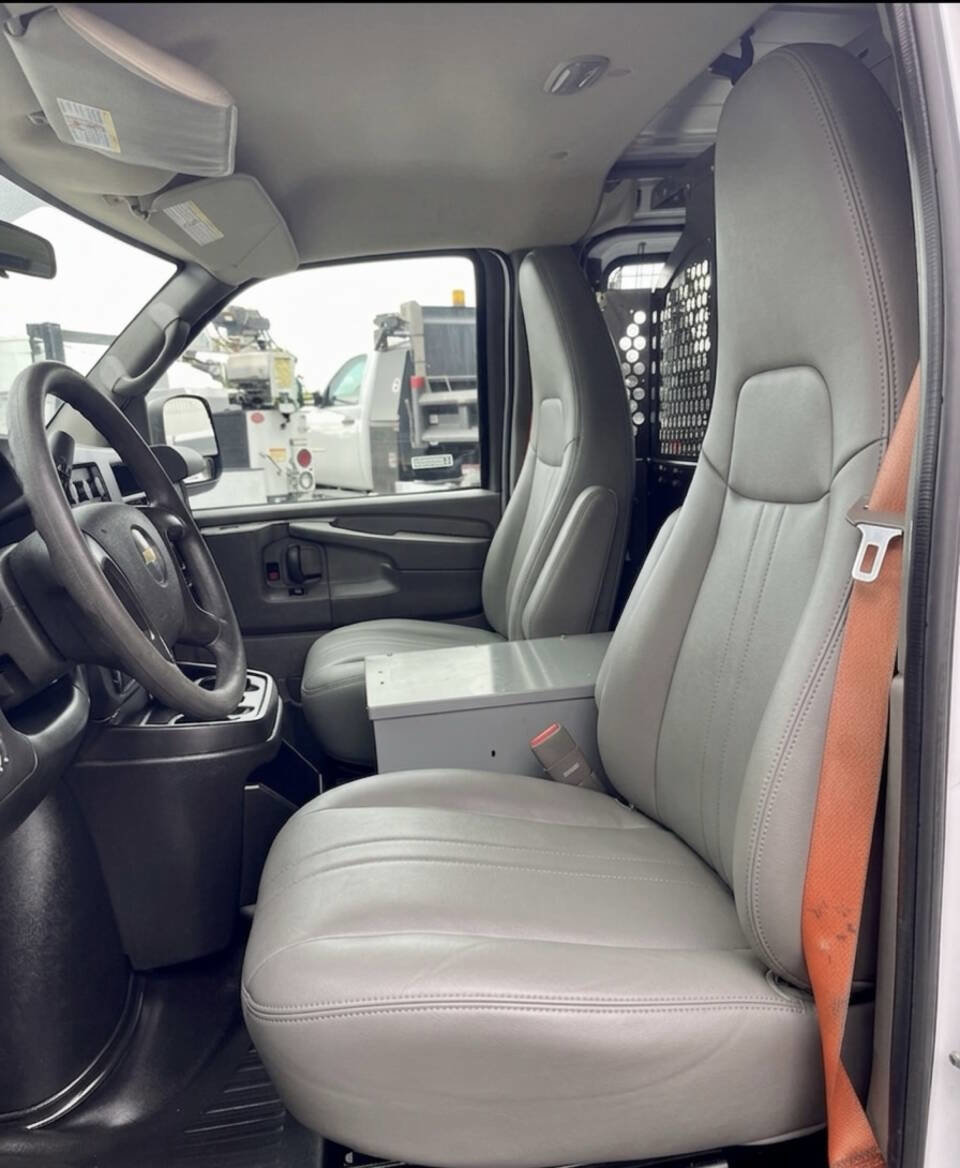 Used 2013 Chevrolet Express 2500 RWD image 14