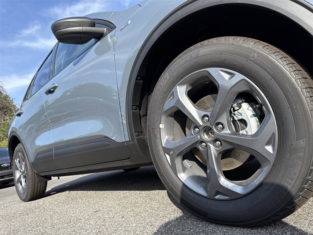 Used 2025 Ford Escape ST-Line w/ Tech Pack #1 image 9