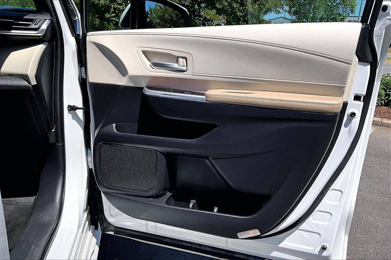 Used 2023 Toyota Sienna XLE FWD image 23