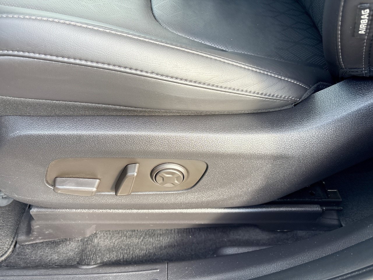 Used 2025 Kia Carnival FWD image 13