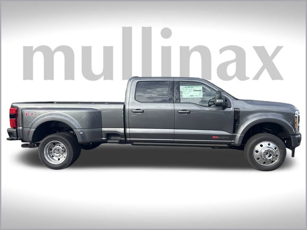 New 2026 Ford F450 Platinum w/ FX4 Off-Road Package image 3