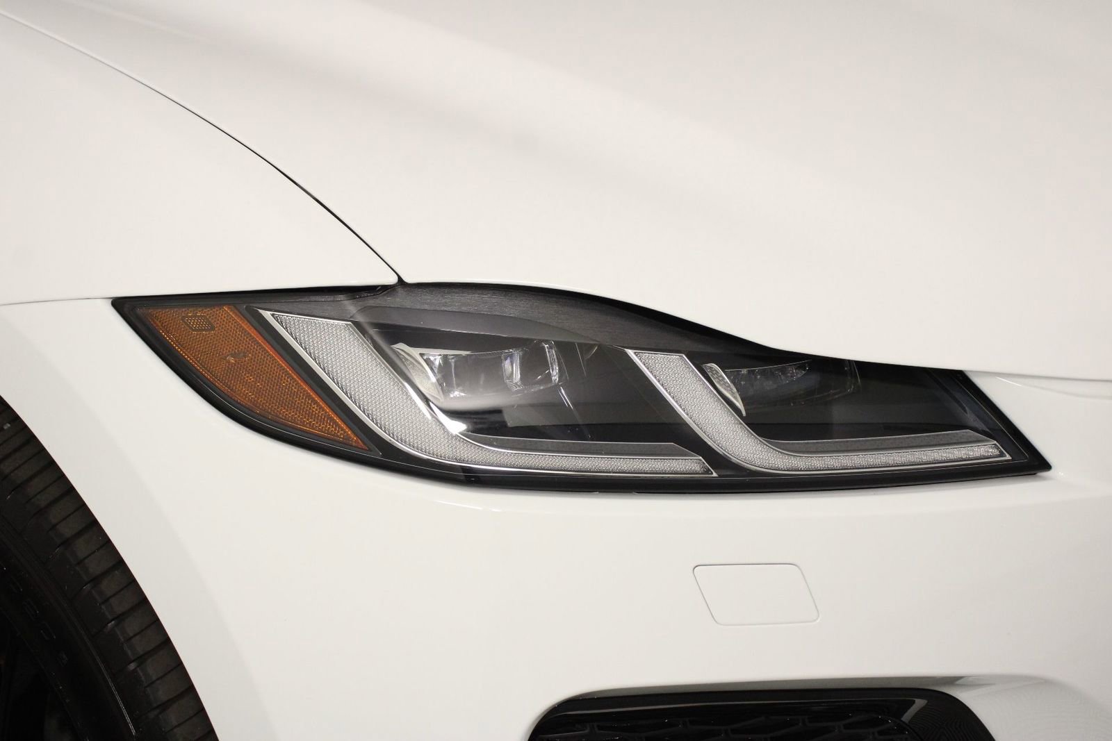 Used 2024 Jaguar F-PACE R-Dynamic S image 25