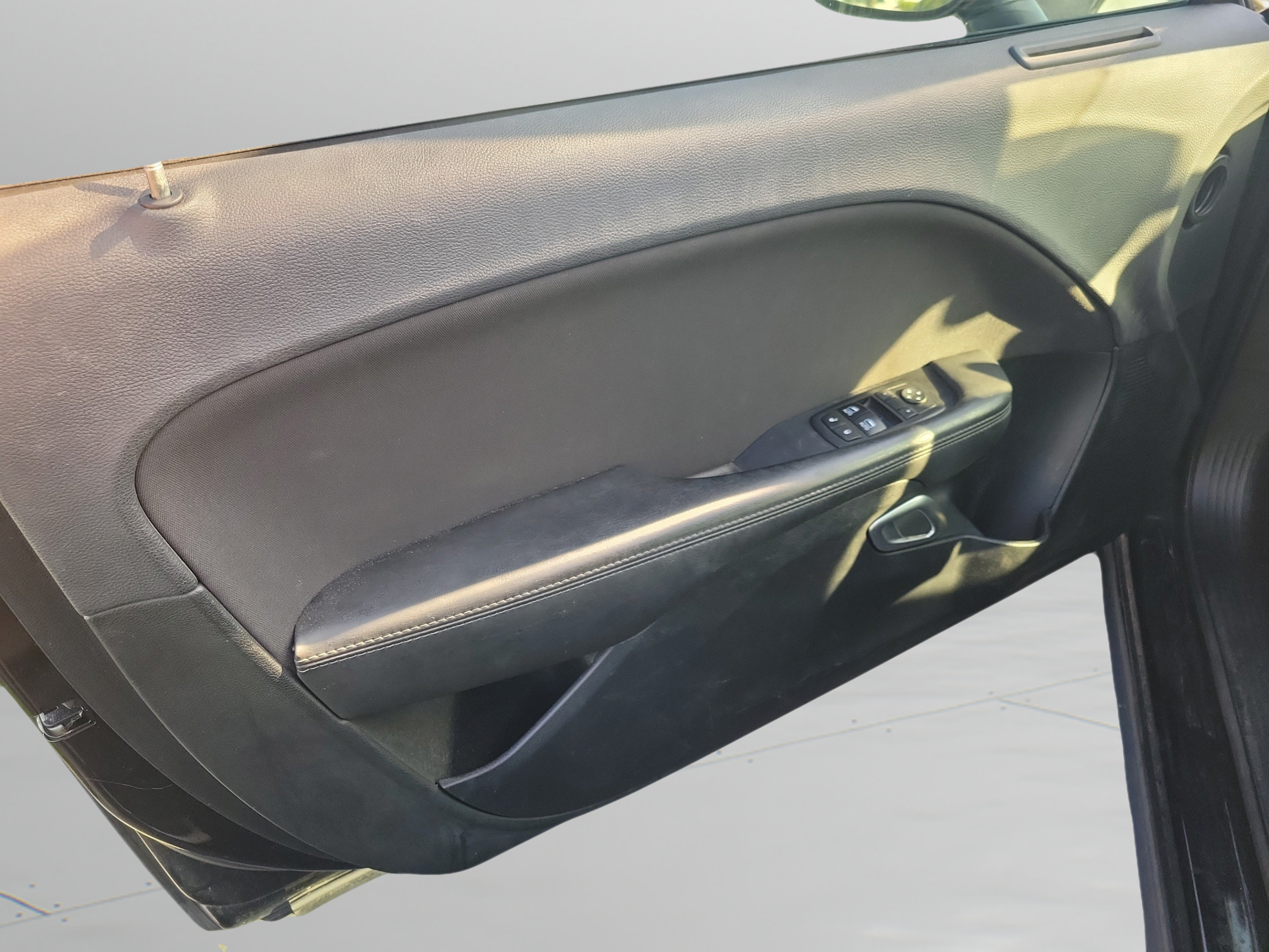 Used 2016 Dodge Challenger SXT RWD image 11