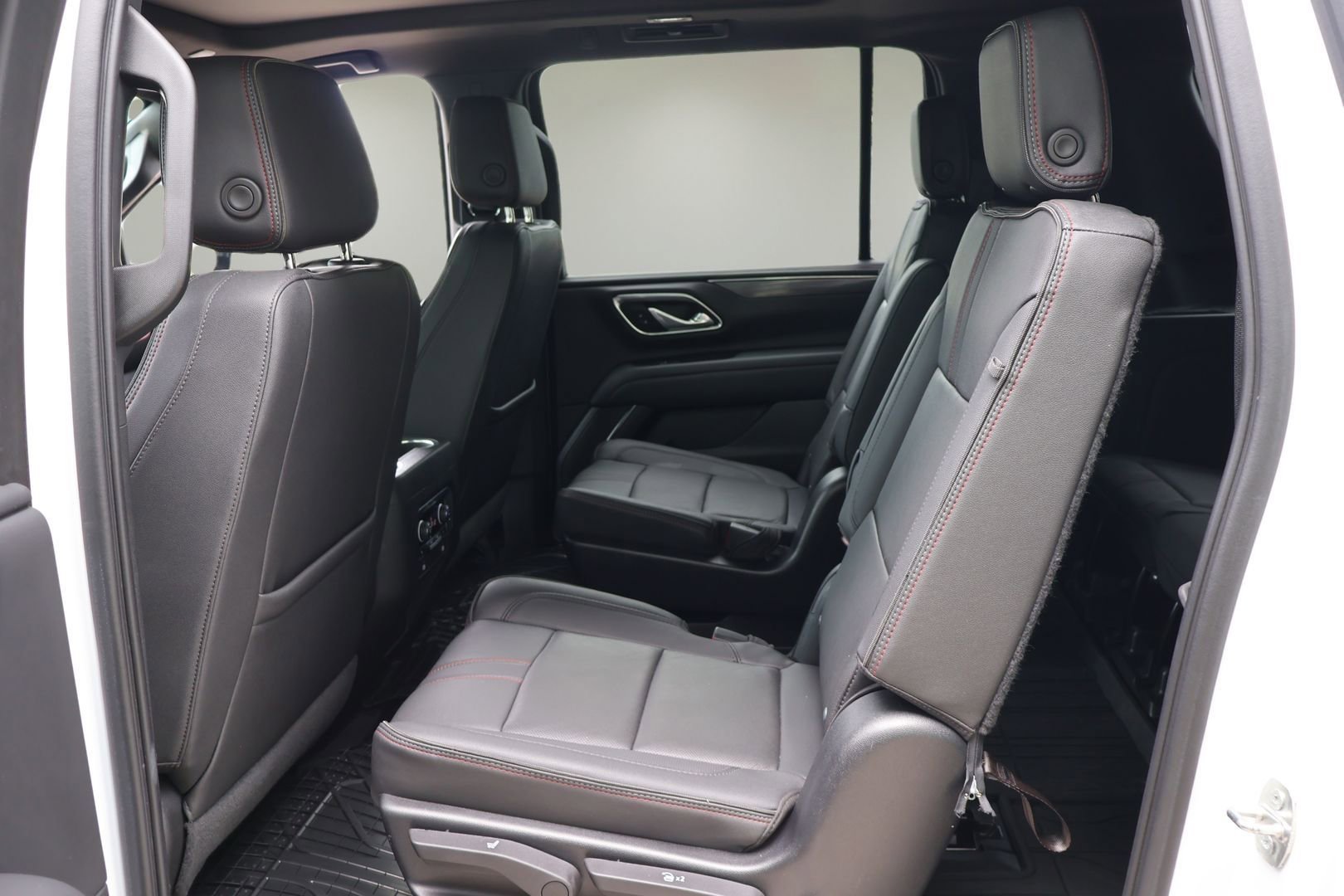 Used 2023 Chevrolet Suburban RST w/ Luxury Package RWD image 13