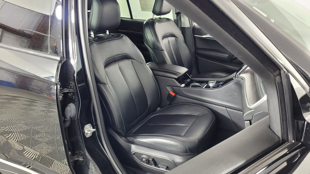 Used 2023 Jeep Grand Cherokee Limited w/ Black Appearance Package image 36