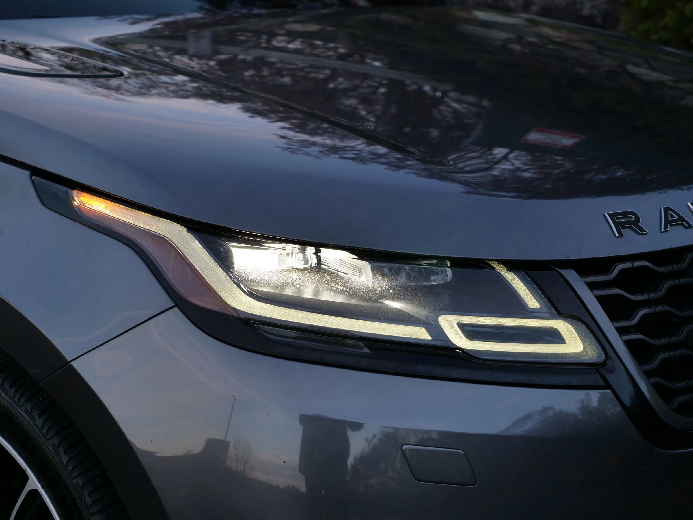 Used 2018 Land Rover Range Rover Velar R-Dynamic HSE image 39