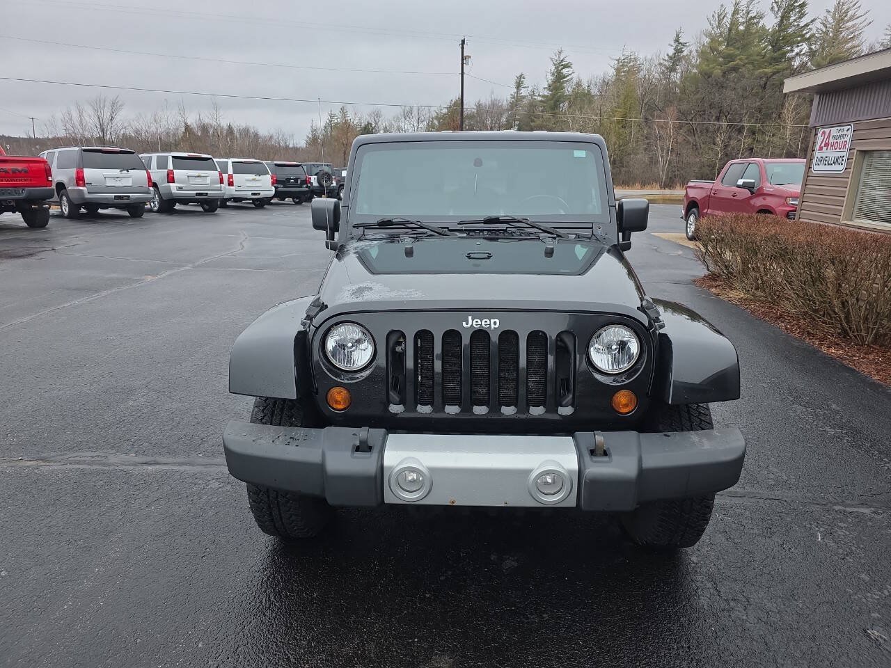 Used 2010 Jeep Wrangler Unlimited Sahara w/ Dual Top Group AWD/4WD image 3