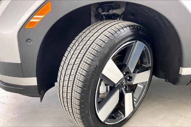 Certified 2026 Hyundai Santa Fe Limited FWD image 34
