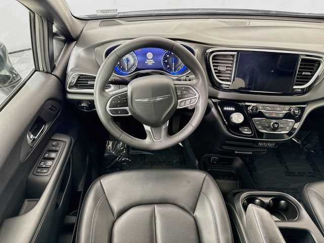 Used 2025 Chrysler Pacifica Select FWD image 22