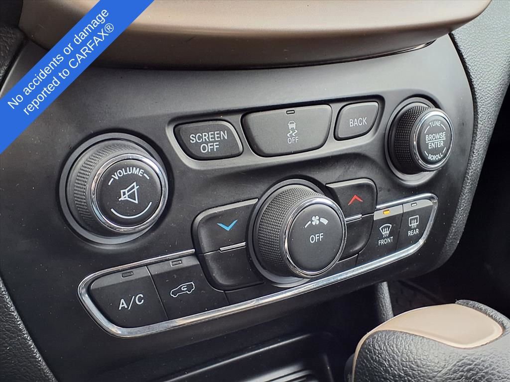 Used 2016 Jeep Cherokee Latitude w/ Cold Weather Group image 26