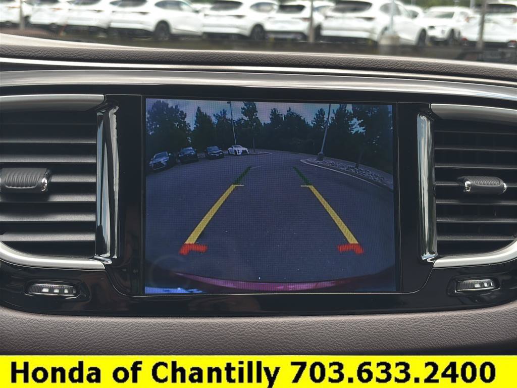 Used 2017 Chrysler Pacifica Touring-L w/ Tire & Wheel Group FWD image 14