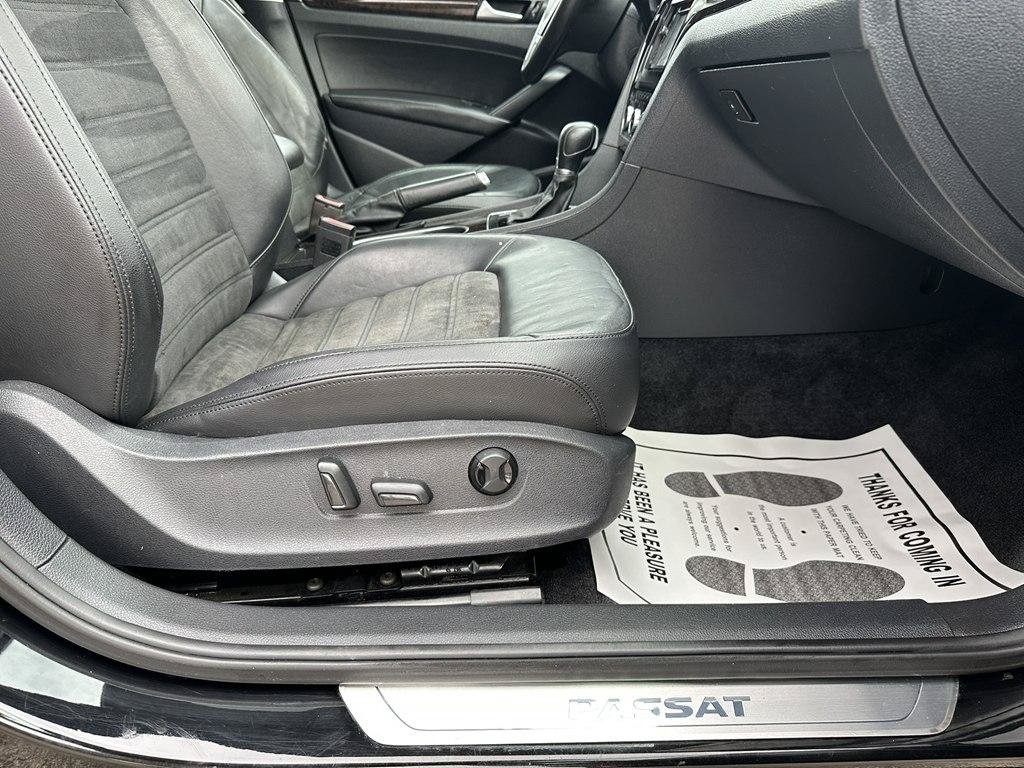 Used 2015 Volkswagen Passat 1.8T SEL Premium FWD image 30