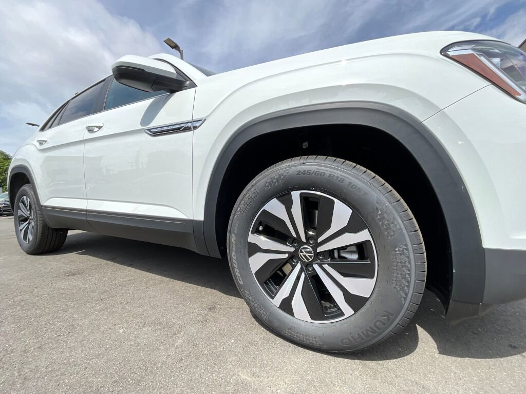 New 2025 Volkswagen Atlas Cross Sport SE image 12