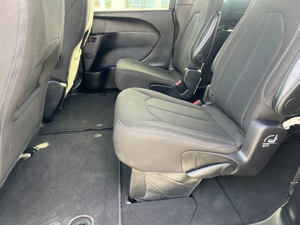 Used 2024 Chrysler Pacifica Touring FWD image 22