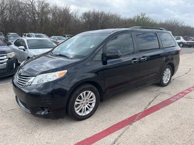 Used 2015 Toyota Sienna XLE image 12