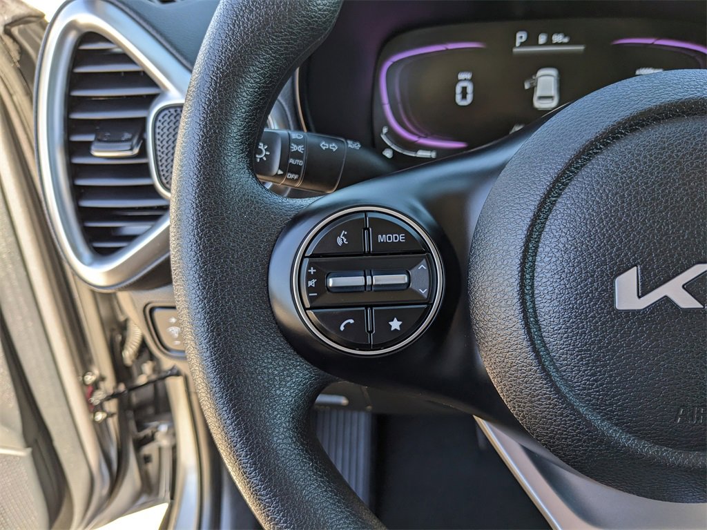 Certified 2025 Kia Soul LX image 31
