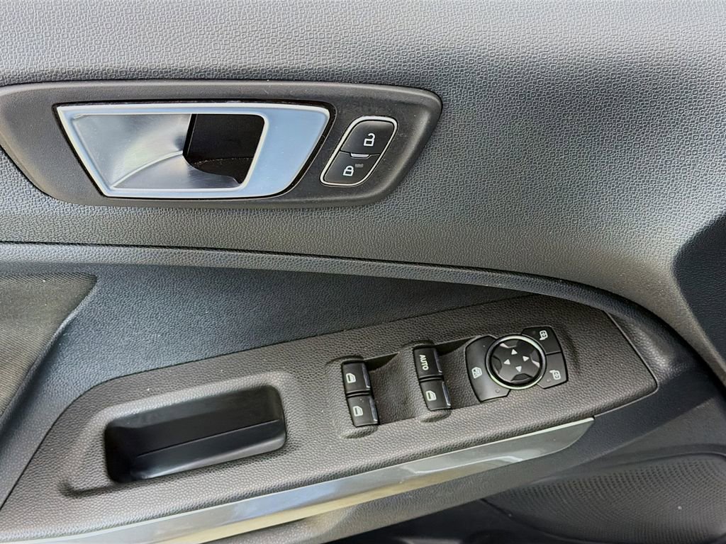 Used 2018 Ford EcoSport SE image 26