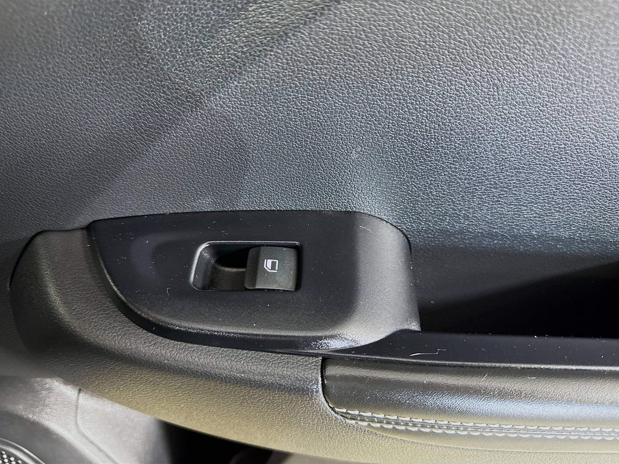 Used 2024 Hyundai Venue Limited image 29