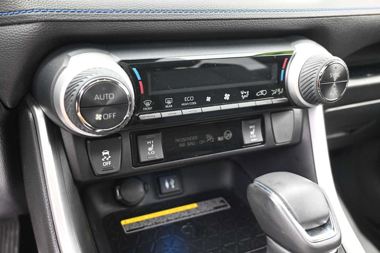 Used 2019 Toyota RAV4 XSE AWD/4WD image 12