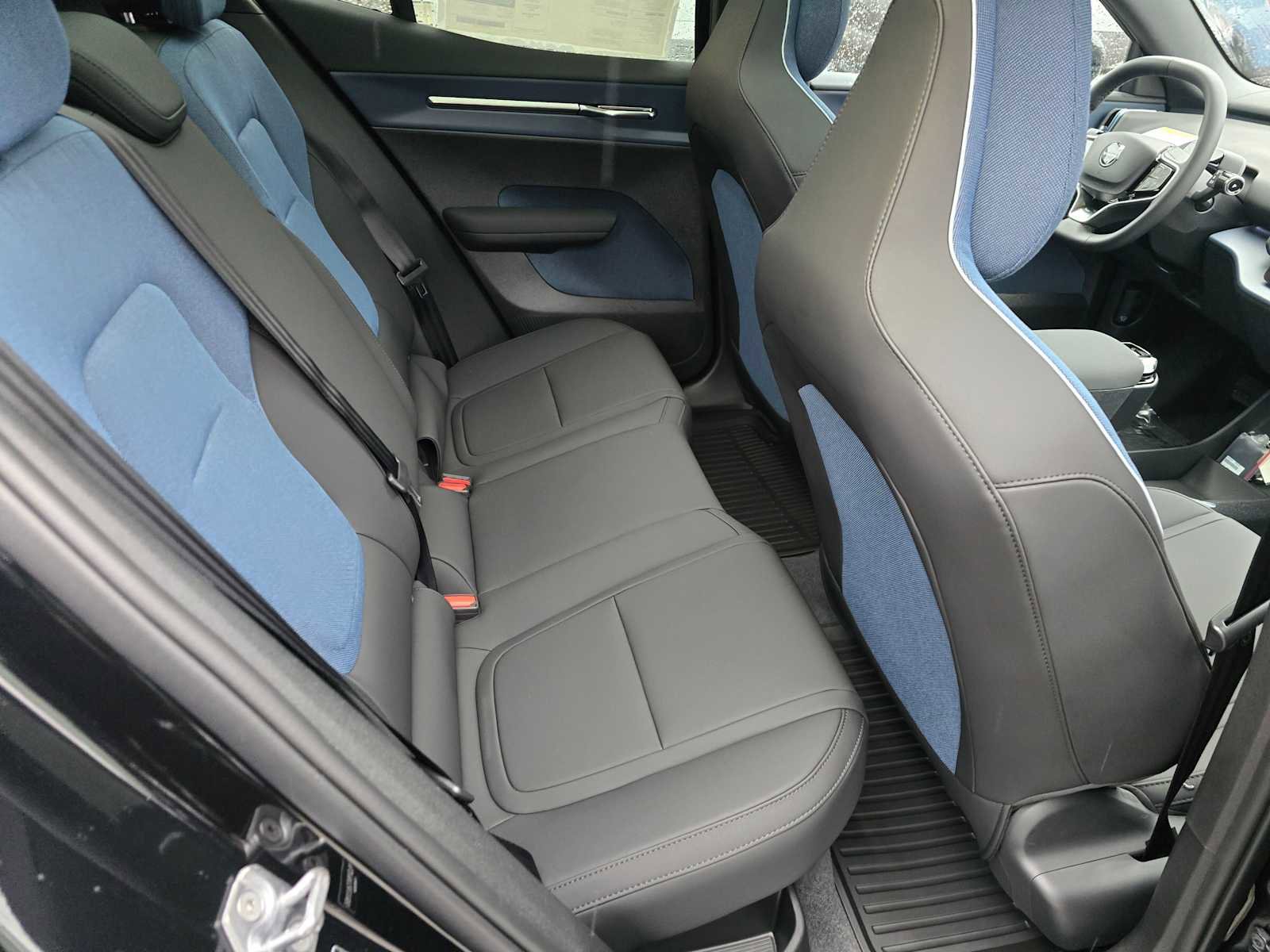 New 2026 Volvo EX30 Plus w/ Protection Package Premier RWD image 14