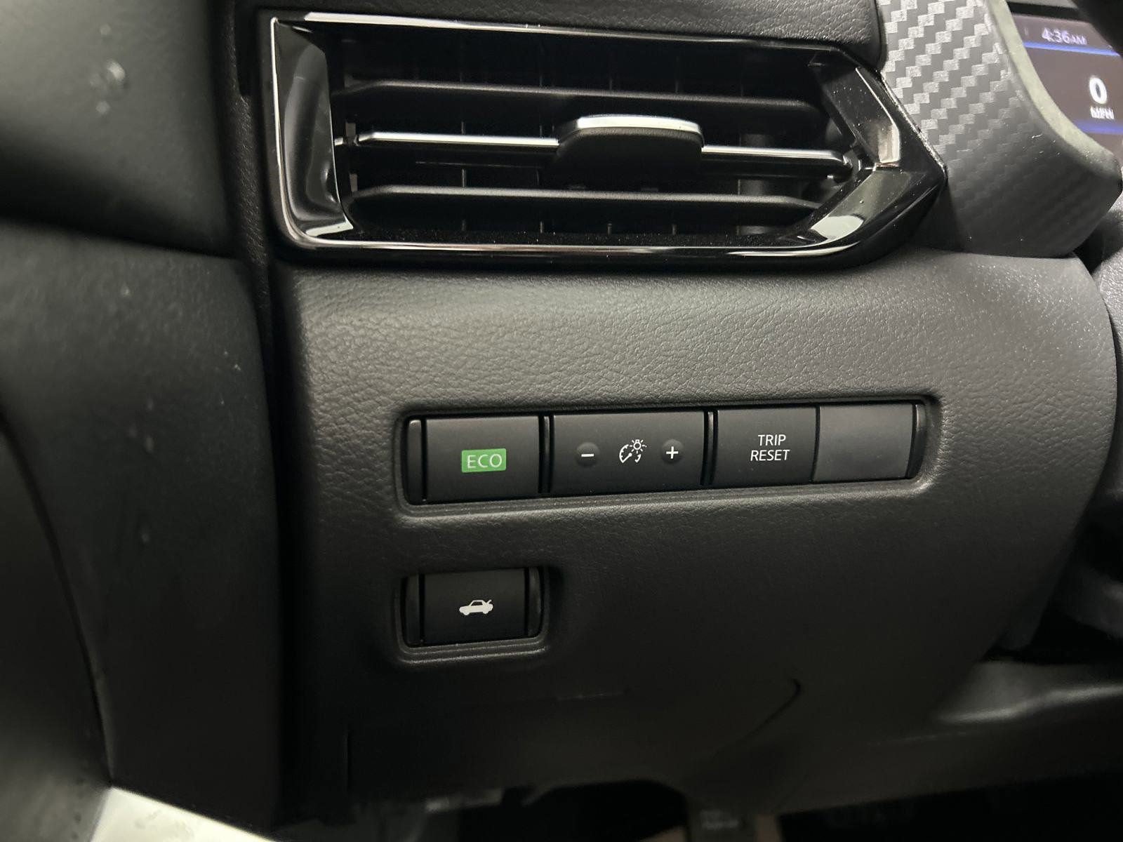 New 2025 Nissan Sentra SR FWD image 33