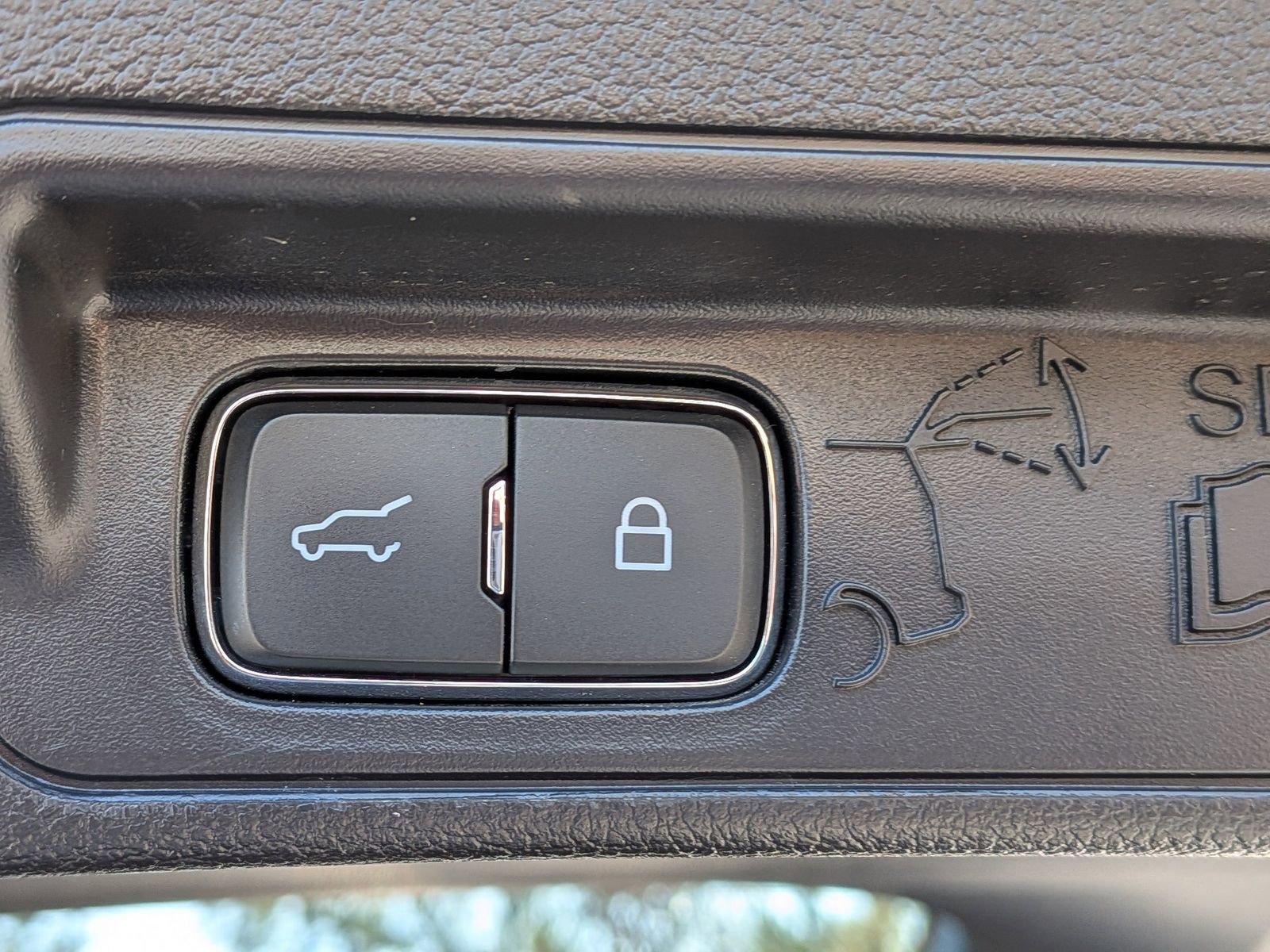 Certified 2022 Ford Explorer XLT w/ Equipment Group 202A image 15