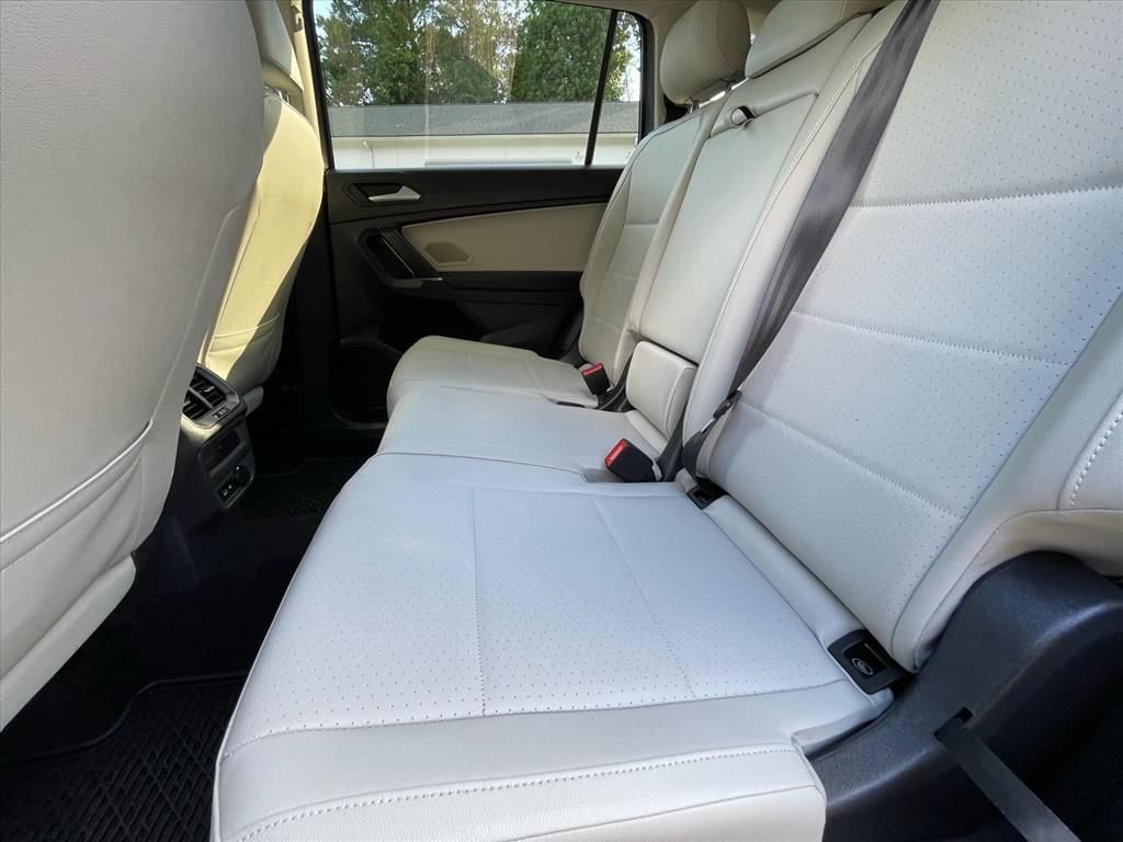 Used 2020 Volkswagen Tiguan SEL w/ 3rd Row Seat Package AWD/4WD image 4