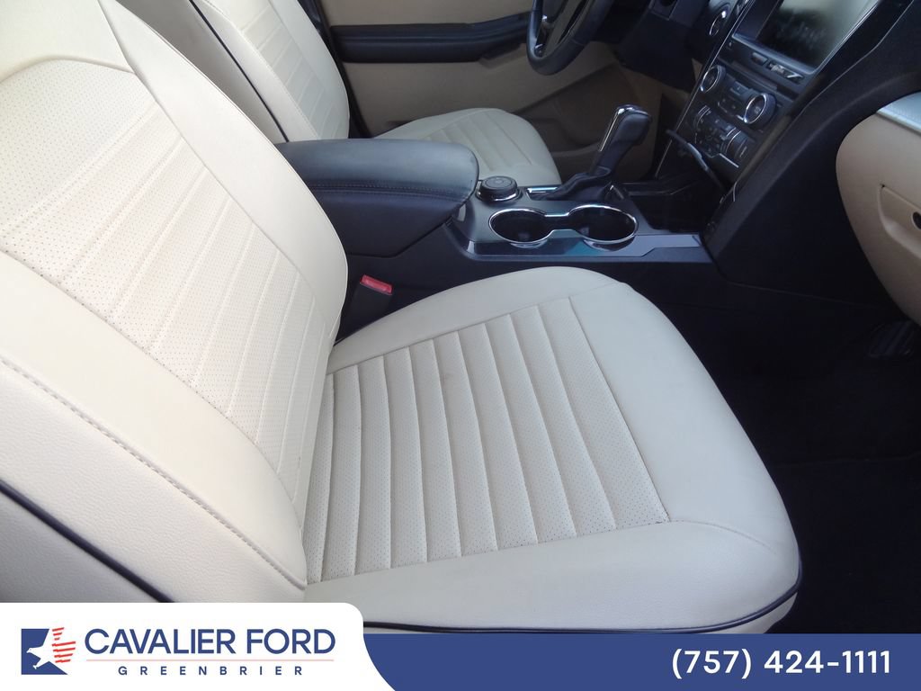Used 2016 Ford Explorer XLT w/ Equipment Group 202A AWD/4WD image 24