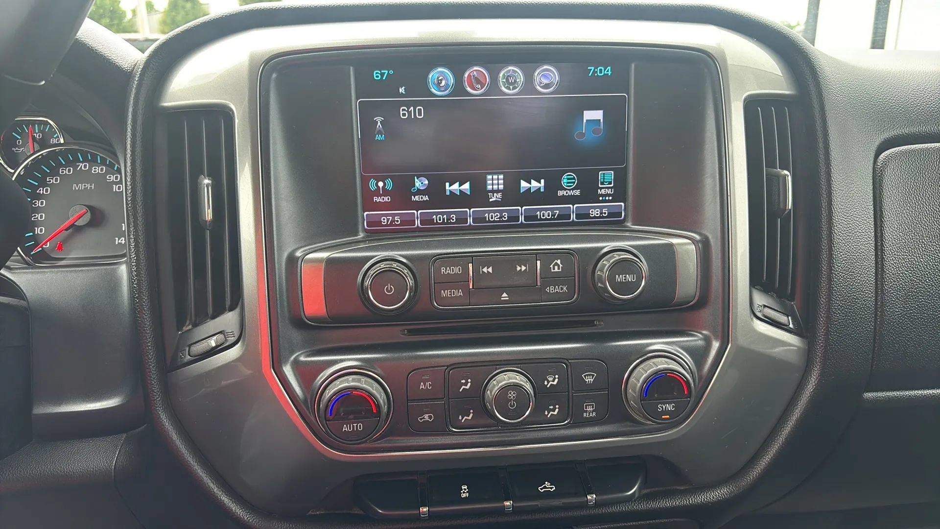 Used 2018 Chevrolet Silverado 1500 LT w/ All Star Edition AWD/4WD image 24