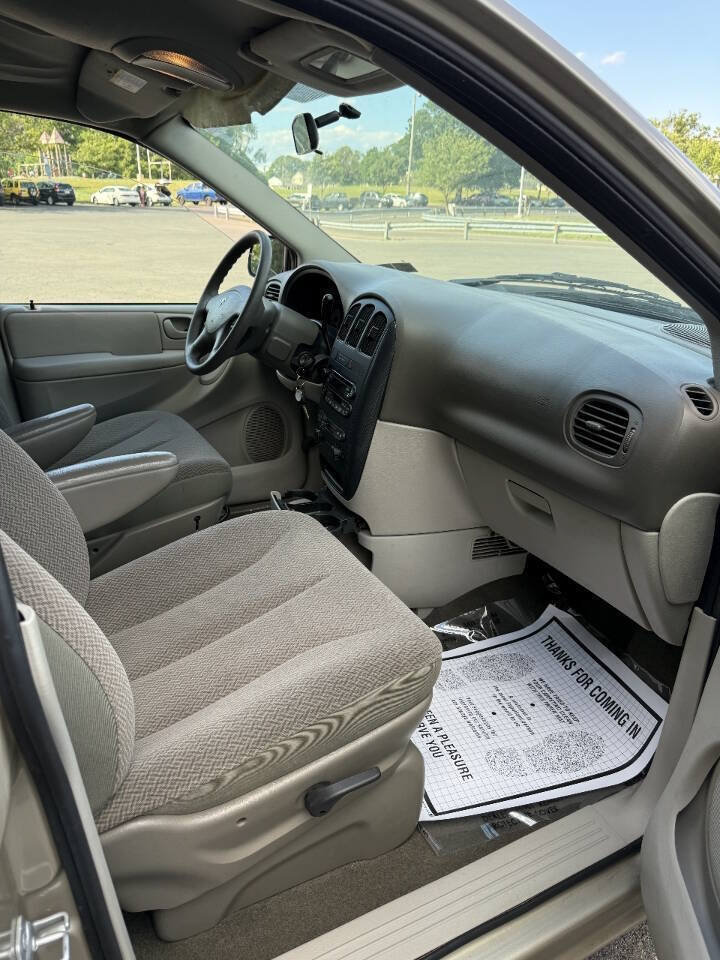 Used 2007 Dodge Caravan SXT FWD image 16