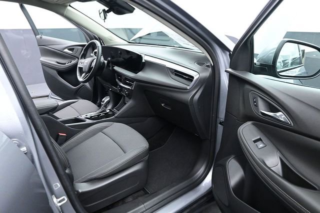 Certified 2024 Buick Encore GX Preferred w/ Comfort Package FWD image 17