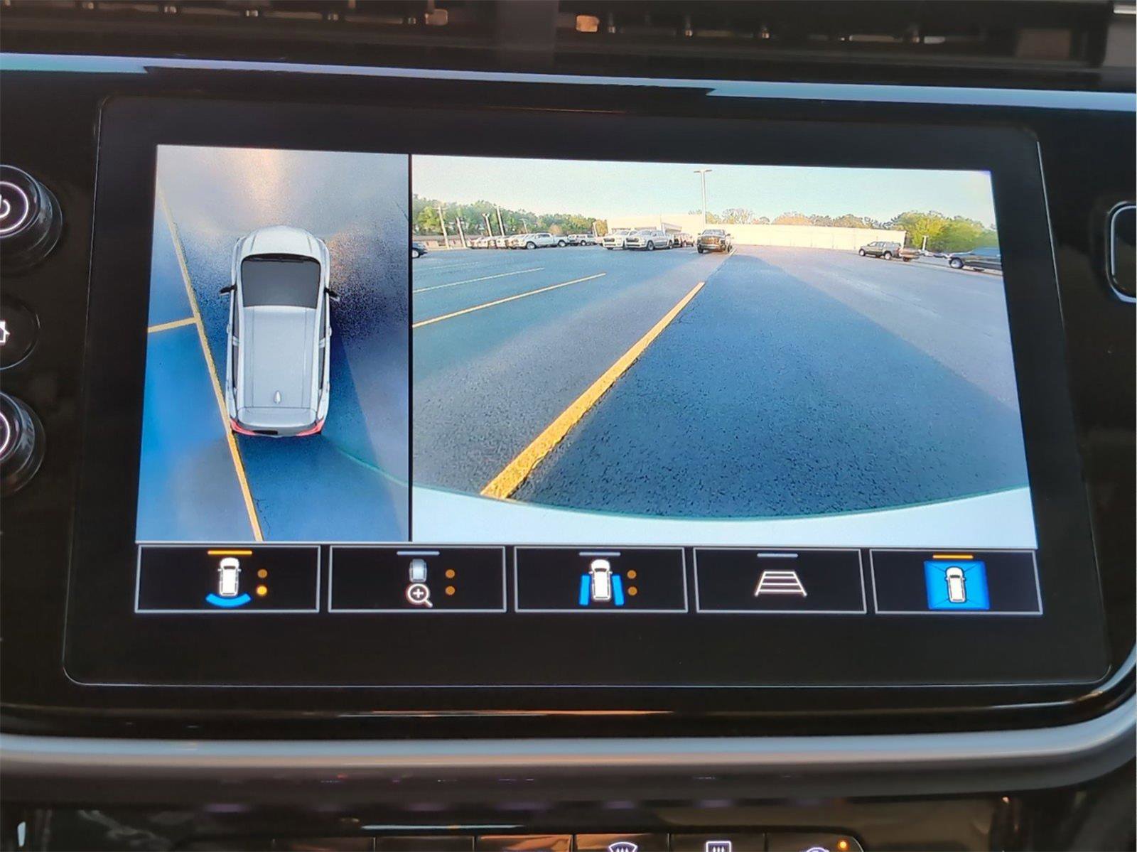 Used 2022 Chevrolet Bolt LT w/ Infotainment Package image 21