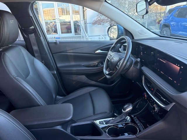 Used 2024 Buick Encore GX Sport Touring w/ Advanced Technology Package image 29