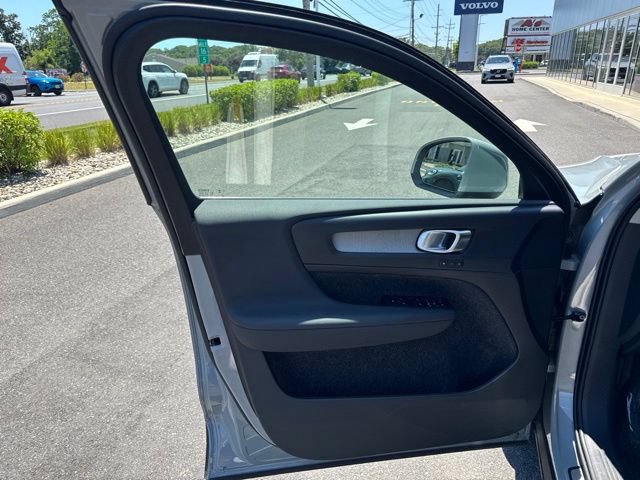 Used 2025 Volvo XC40 B5 Core AWD/4WD image 19