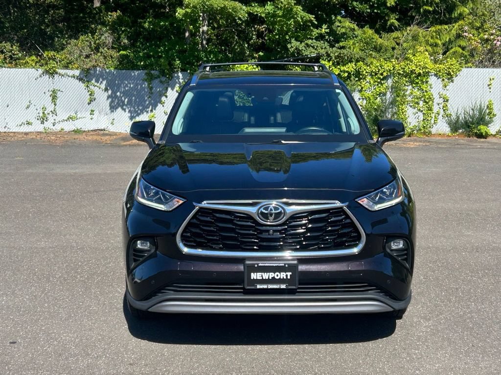 Used 2022 Toyota Highlander Platinum AWD/4WD image 2