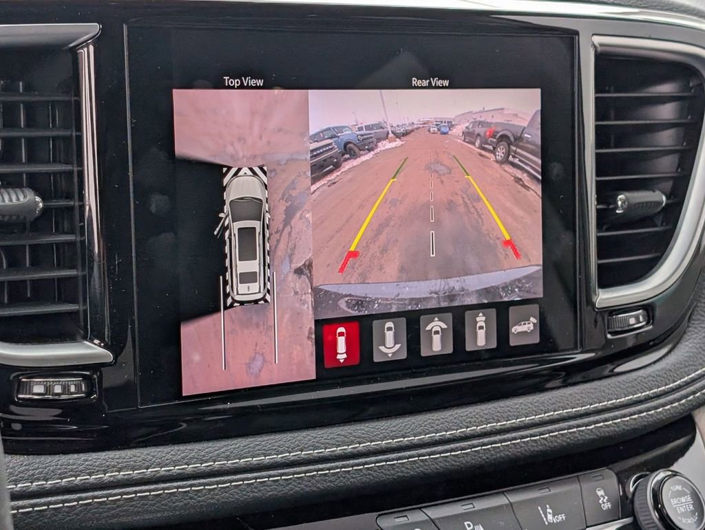 Used 2023 Chrysler Pacifica Limited image 7
