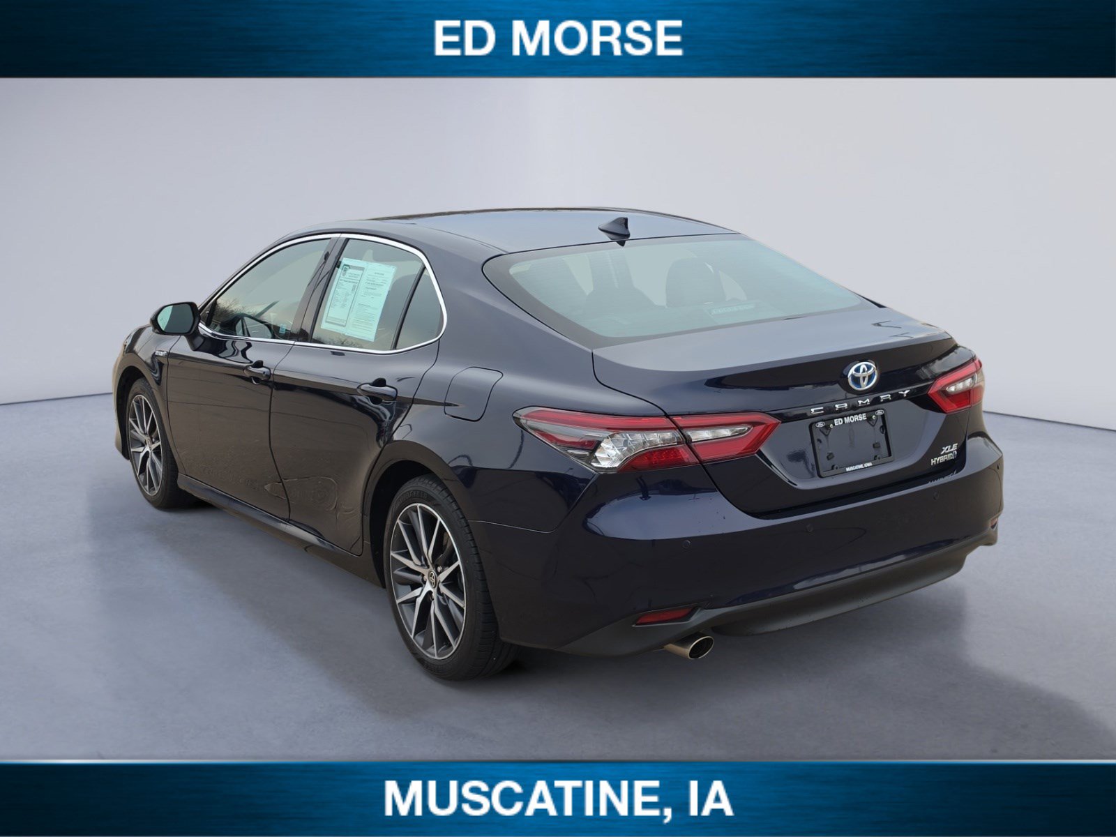 Used 2021 Toyota Camry XLE w/ Navigation Upgrade Package FWD image 3