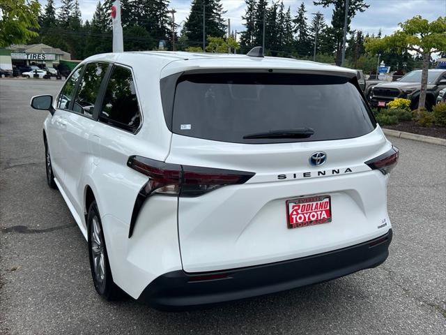 Certified 2023 Toyota Sienna LE FWD image 9