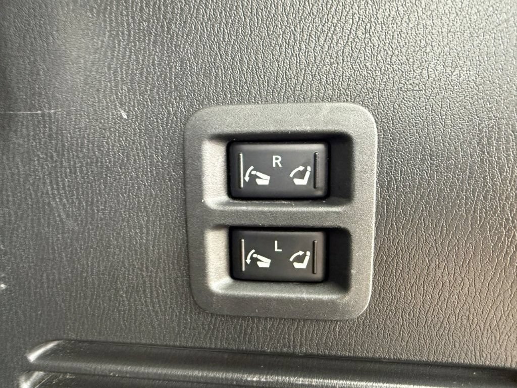 Used 2022 Nissan Armada Platinum w/ Captain's Chairs Package AWD/4WD image 21