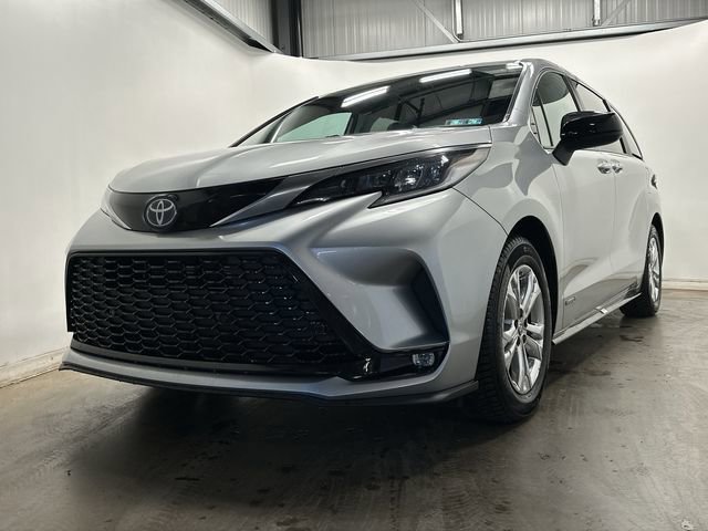 Used 2021 Toyota Sienna XSE image 32